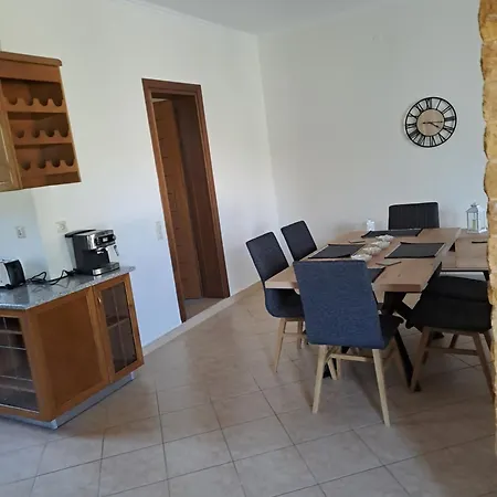 παραδοσιακη λαζαρατα Vakantiehuis *
