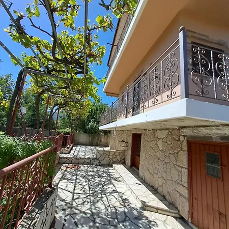παραδοσιακη λαζαρατα بيت للعطل *
